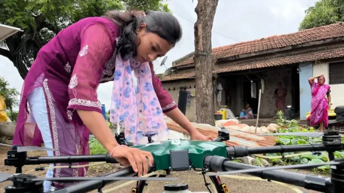 सुप्रियाने स्वतःसाठी केला निर्माण रोजगार, एका दिवसाचे ड्रोनद्वारे फवारणीतून मिळतात इतके रुपये : भारत लाईव्ह न्यूज मीडिया !